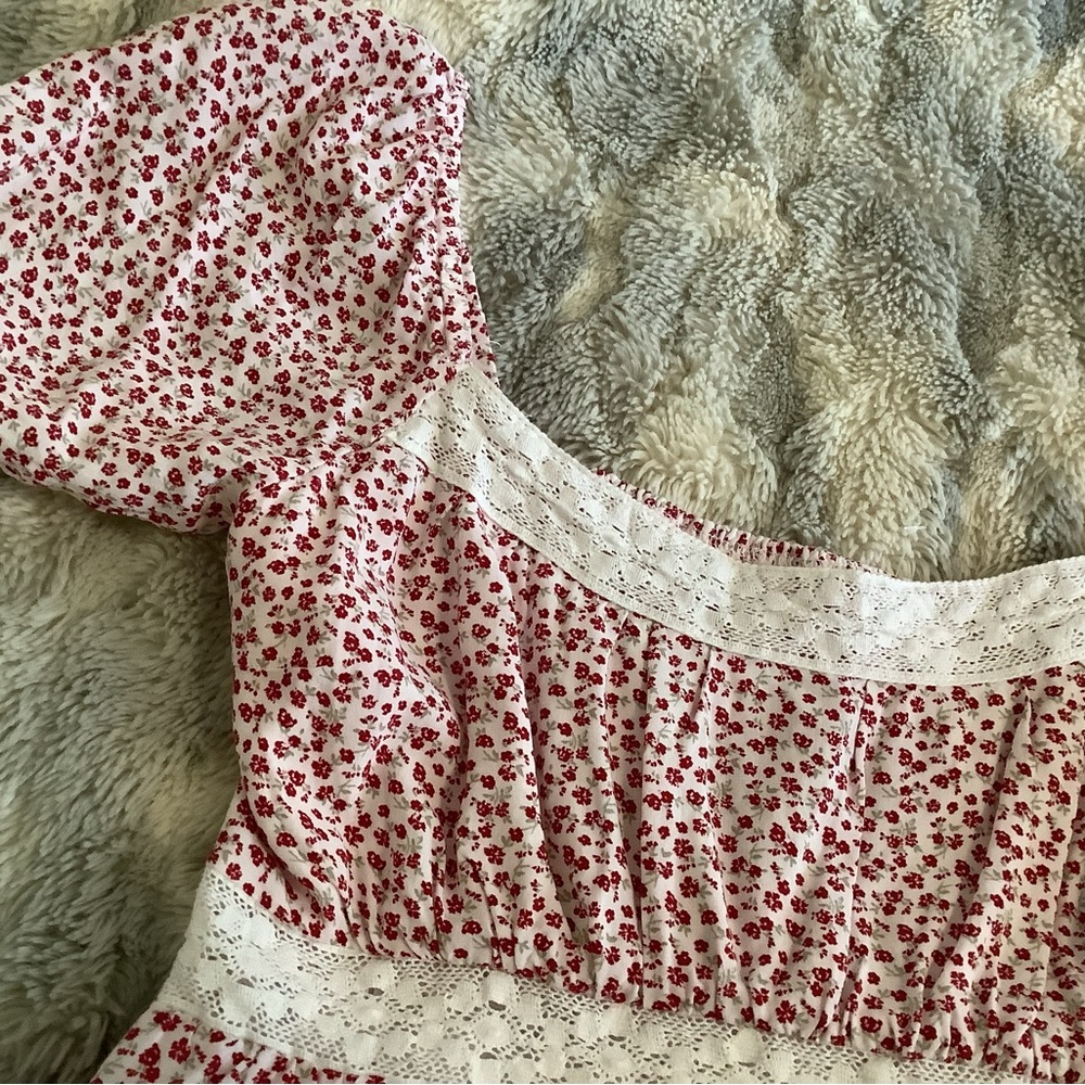 NWT.  Hollister - Pink and Red Floral Babydoll Mini Dress - Size: Small - Picture 4 of 5